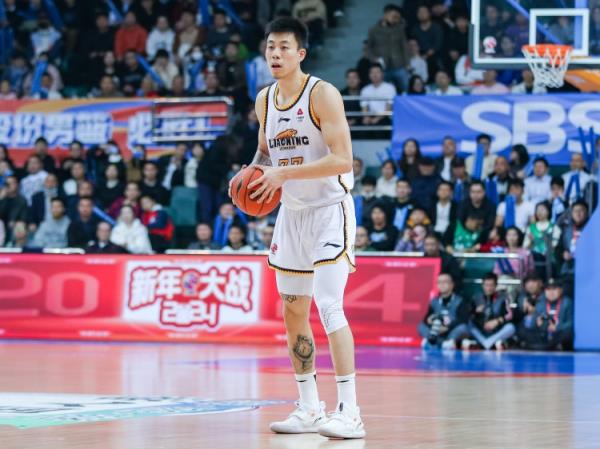 屋漏偏逢連夜雨！張鎮(zhèn)麟7中1僅得2分2板4助 末節(jié)受傷離場