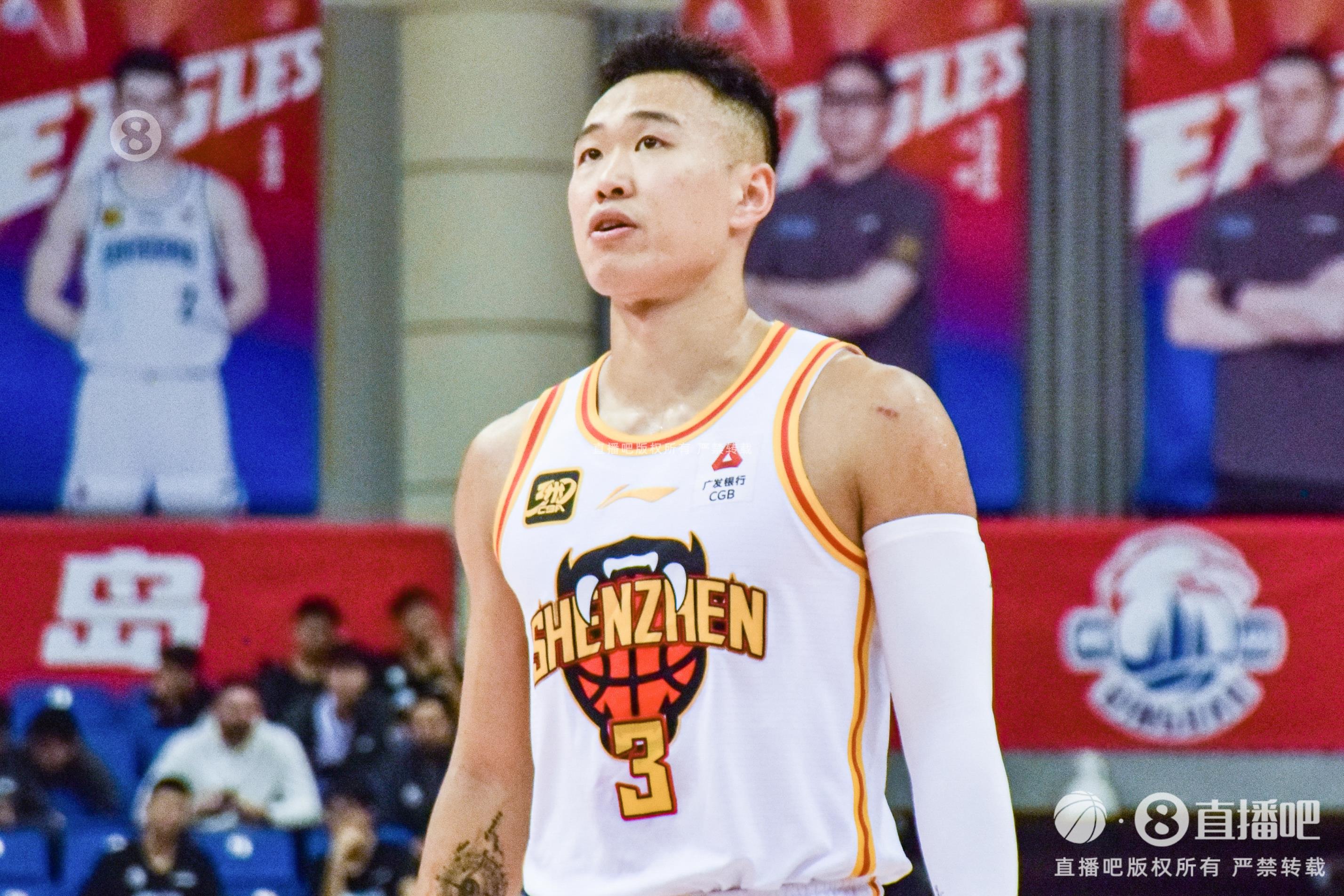 下半場(chǎng)沒(méi)給打！賀希寧14分鐘3中0無(wú)得分 僅拿3籃板
